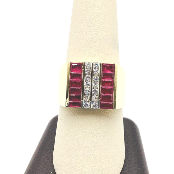 #10129252 MEN'S RUBY AND DIAMOND RING.