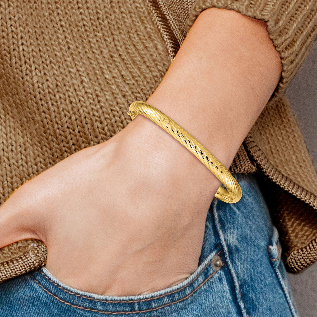 14k 4/16 Textured Hinged Bangle-DB653