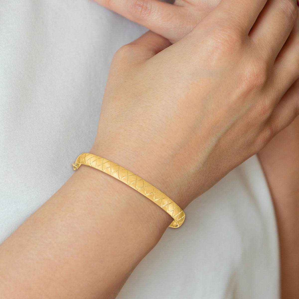 14K Satin D/C X-Pattern Oval Flexible Bangle-DB684