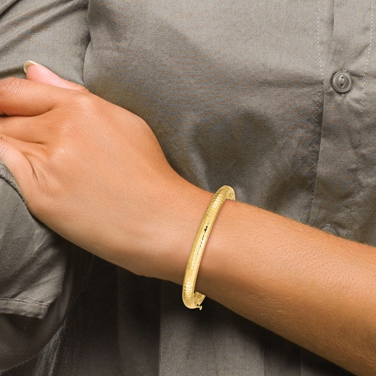 14k 3/16 Hammered Children's Hinged Bangle-DB690