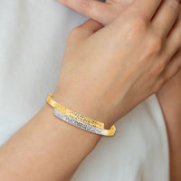 14ky 3/16 White Rhodium Diamond-cut Overlap Hinged Bangle-DB723