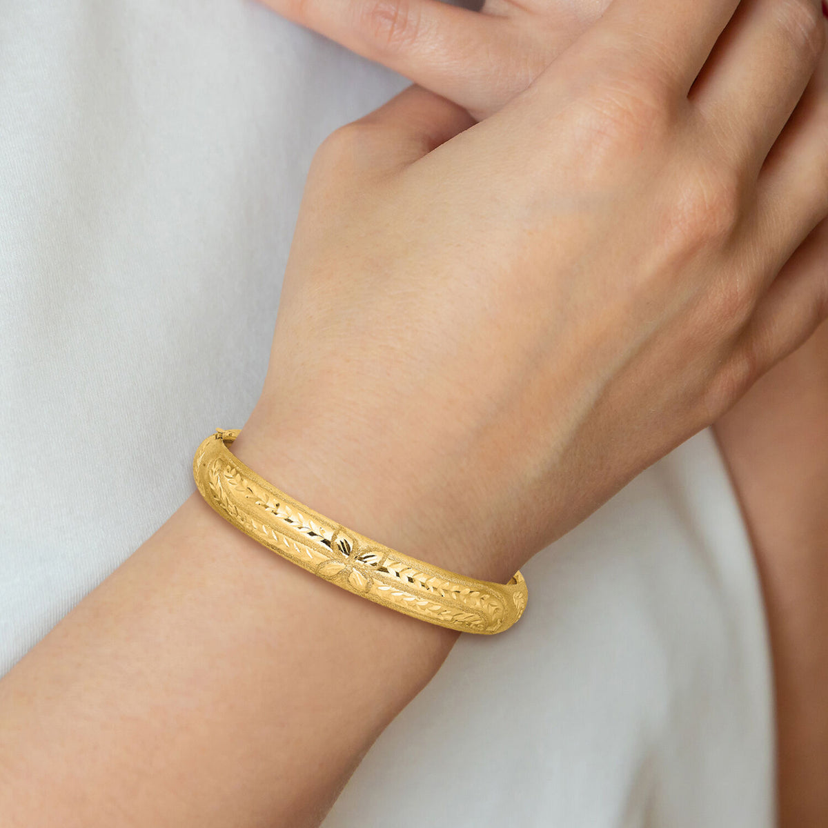 14k 7/16 Florentine Engraved Hinged Bangle Bracelet-FE7/16