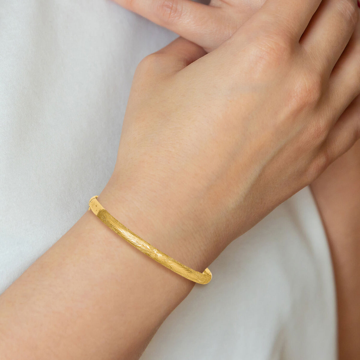 14k 3/16 Laser Cut Hinged Bangle Bracelet-LZ3/16