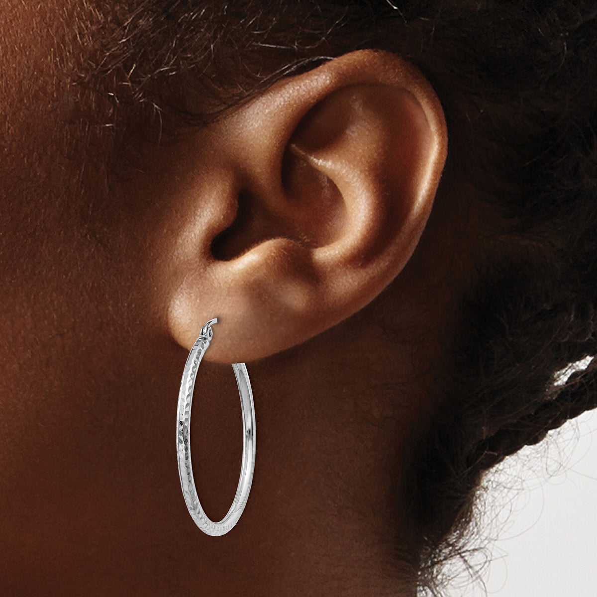 14k White Gold Diamond-cut 2mm Round Tube Hoop Earrings-TC220