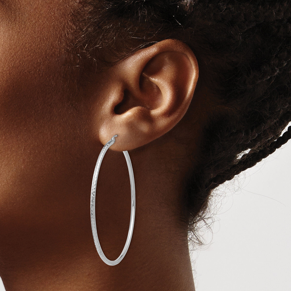 14k White Gold Diamond-cut 2mm Round Tube Hoop Earrings-TC228