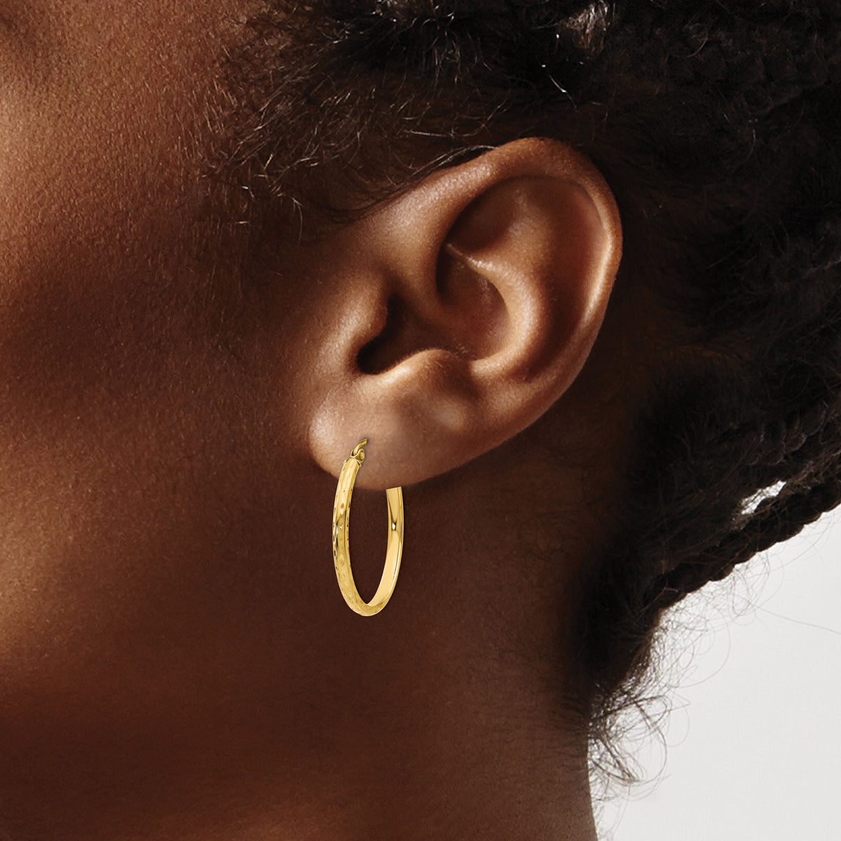14k Lightweight Diamond-cut Oval Hoop Earrings-TE512