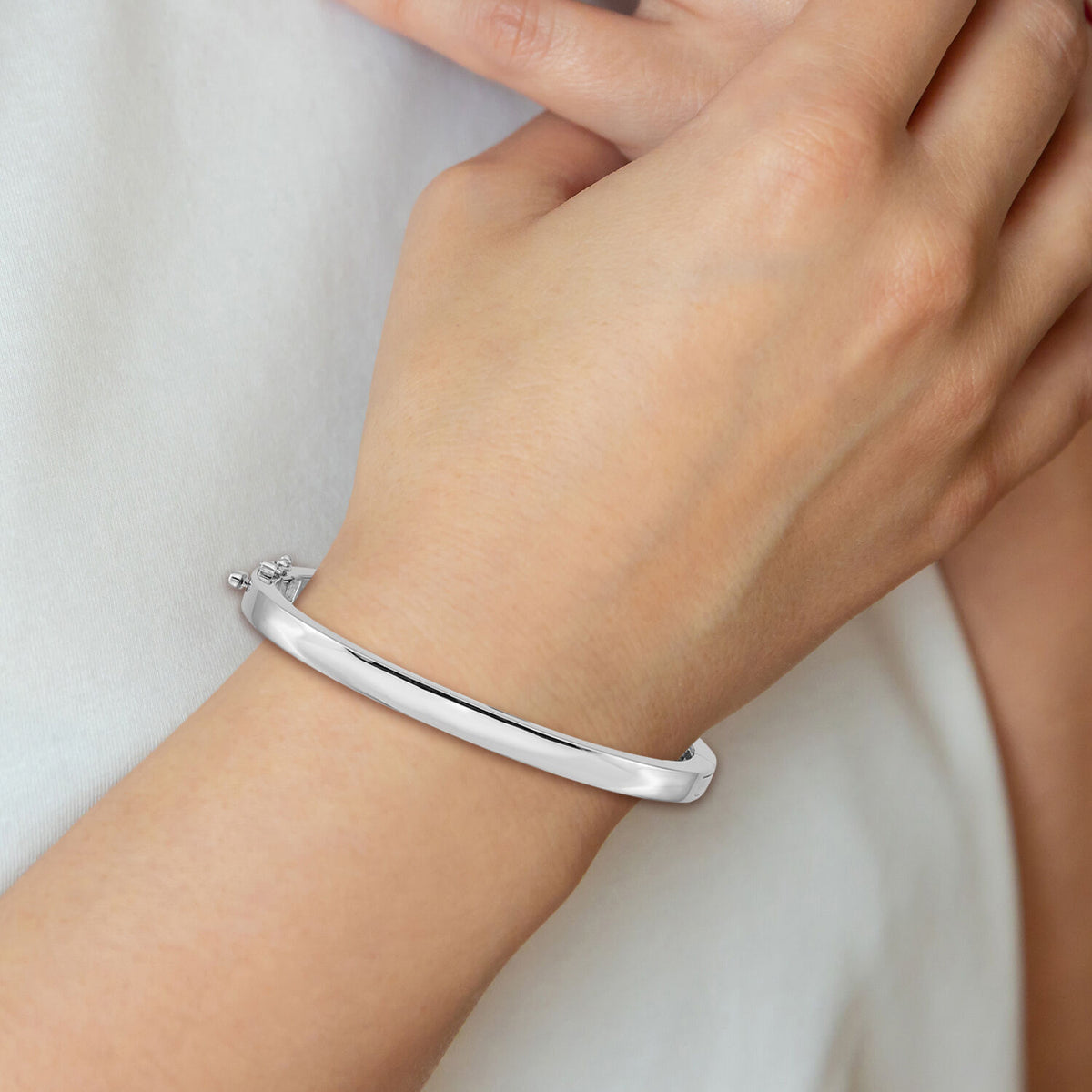 14k White Gold 5.3mm Polished Solid Hinged Bangle Bracelet-XB259