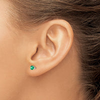 14k White Gold 4mm Emerald Stud Earrings-XBE125