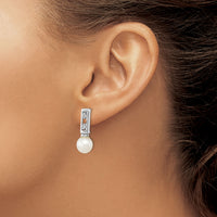 14k White Gold 3-4mm White Round FWC Pearl .02ct Diamond Earrings-XF637E