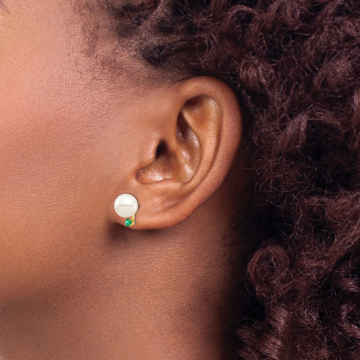 14K 8-8.5mm White Round Freshwater Cultured Pearl Emerald Post Earrings-XF754E/E