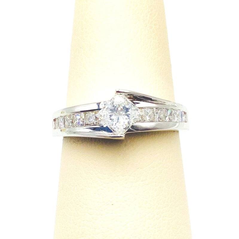 #AK40260 SOLITAIRE DIAMOND RING