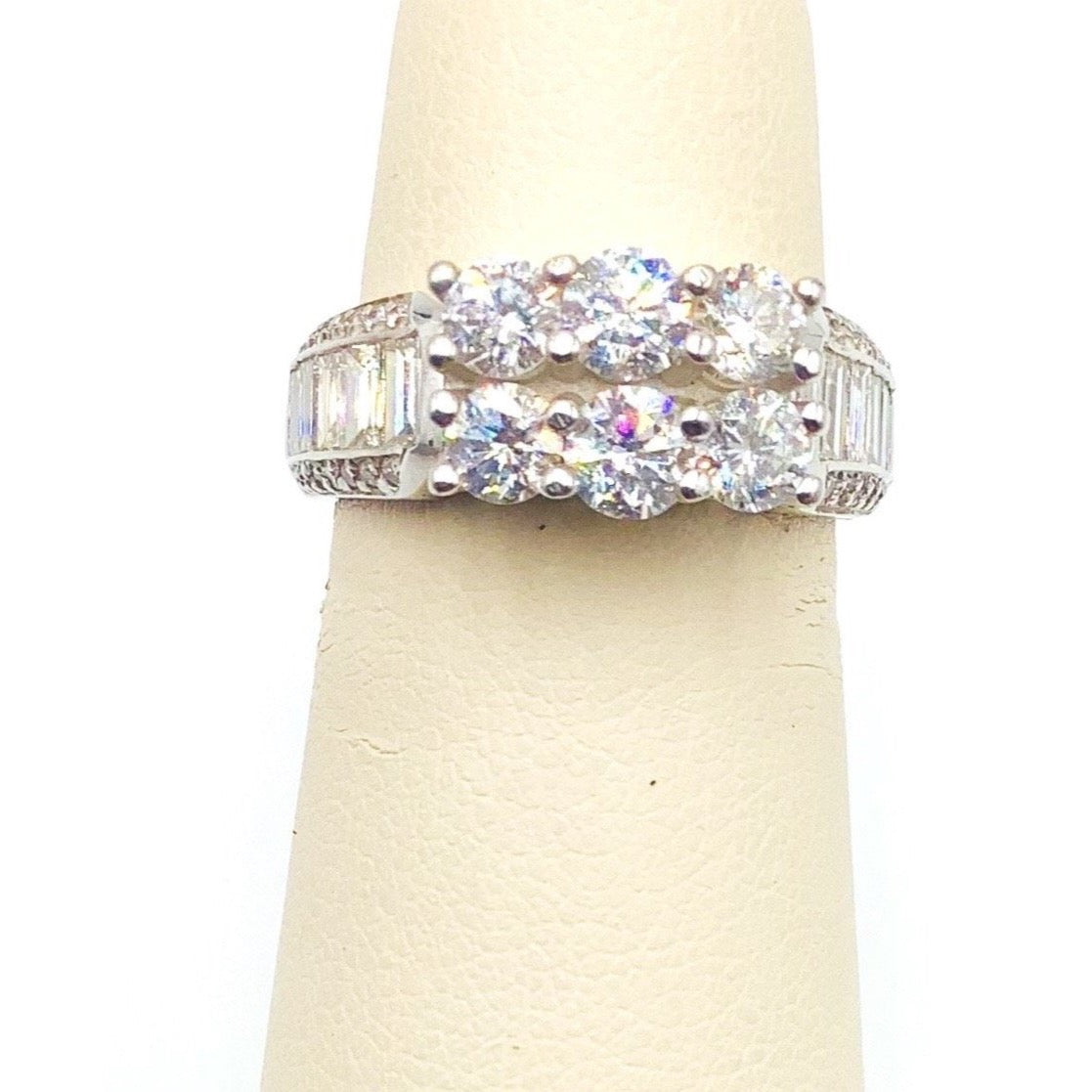 #10056881 FANCY 6 STONE DIAMOND RING