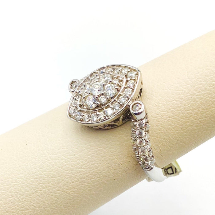 #10116992 ELEGANT MARQUISE SHAPED DIAMOND RING.