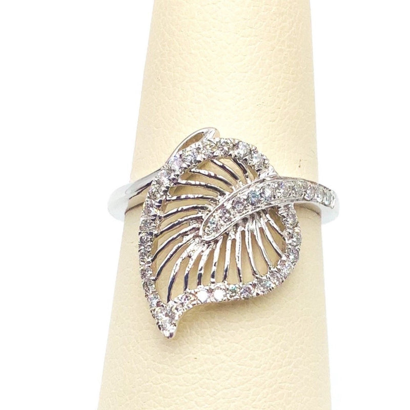 #10122350 LEAF SHAPED DIAMOND RING.