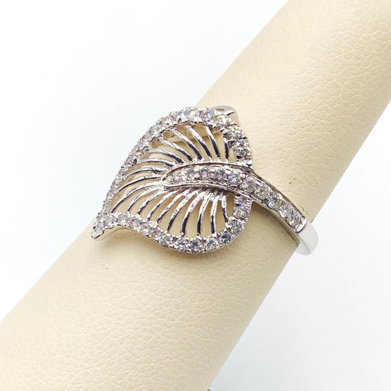 #10122350 LEAF SHAPED DIAMOND RING.