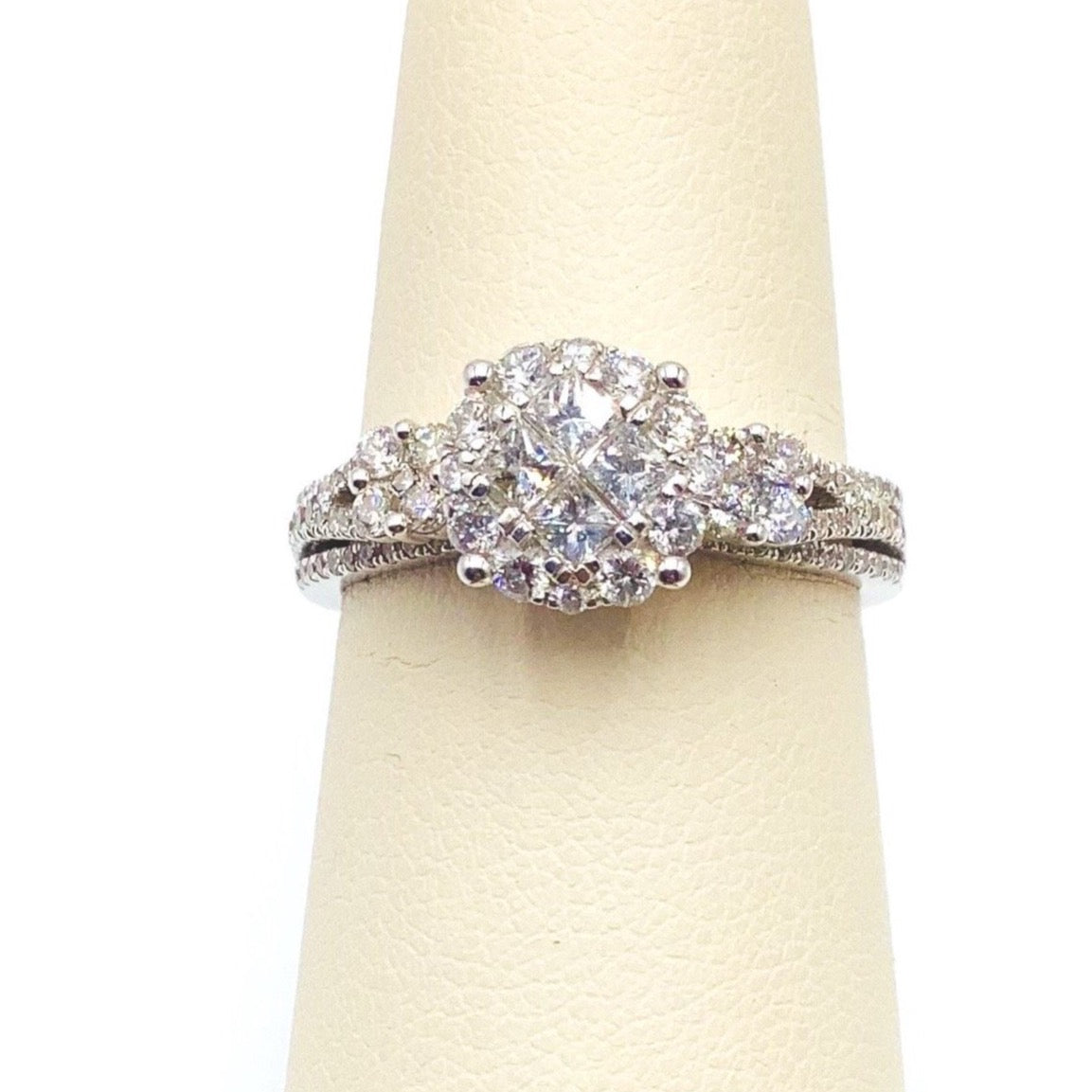 #AK78133 CLUSTER DIAMOND RING