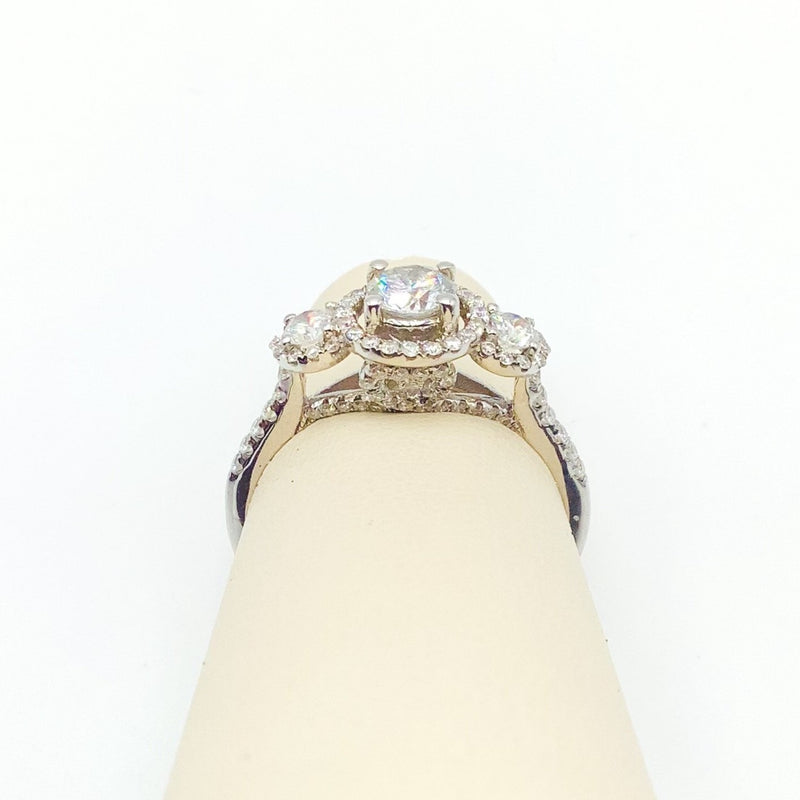 #AK66160 3 STONE ROUND DIAMOND RING