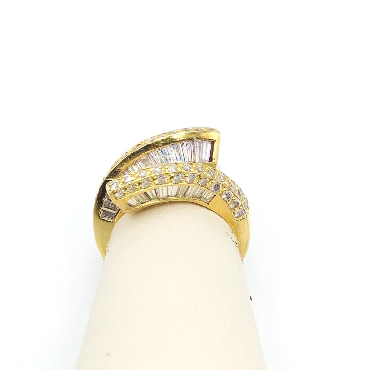 #10058700 FANCY BAGUETTE AND ROUND DIAMOND RING