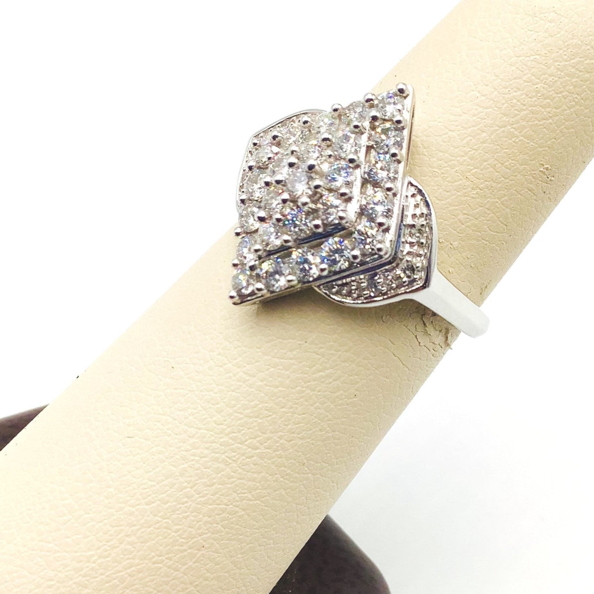 #10116991 FANCY DIAMOND RING