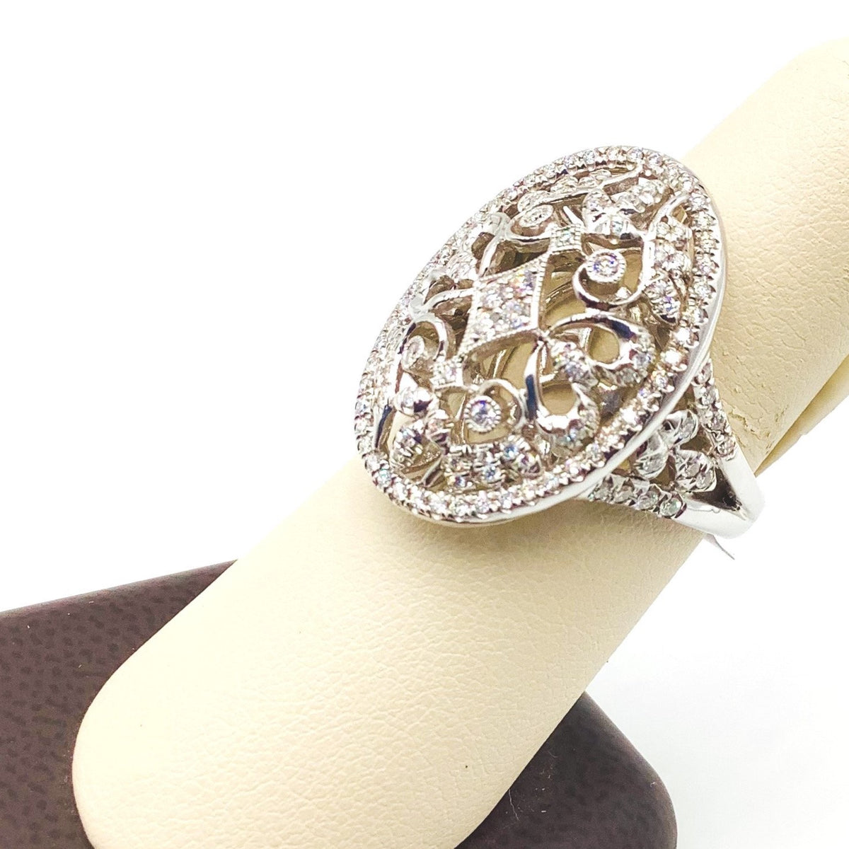 #AK64696 UNIQUE DESIGN OVAL DIAMOND RING