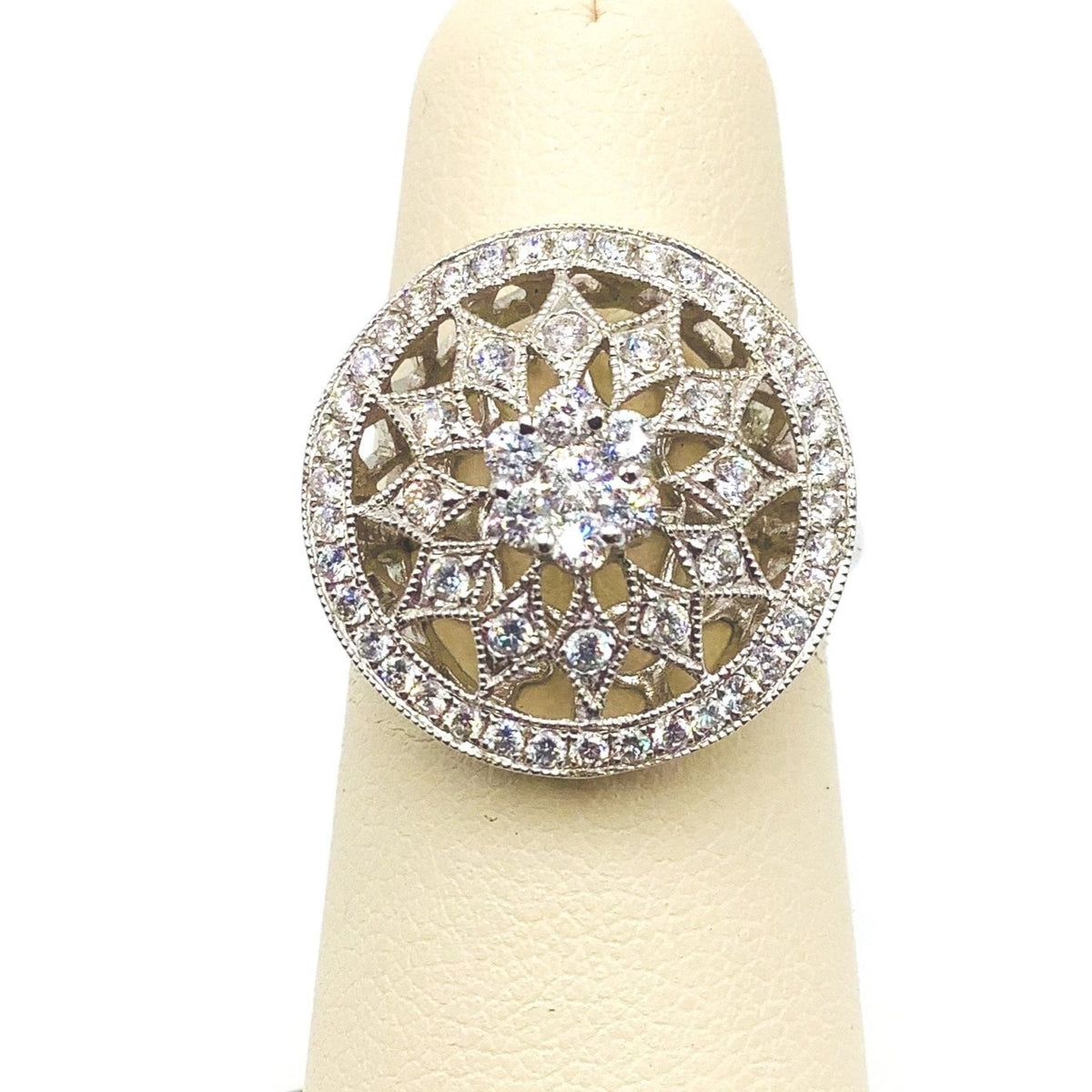 #AK64695 ROUND FLOWER DIAMOND RING