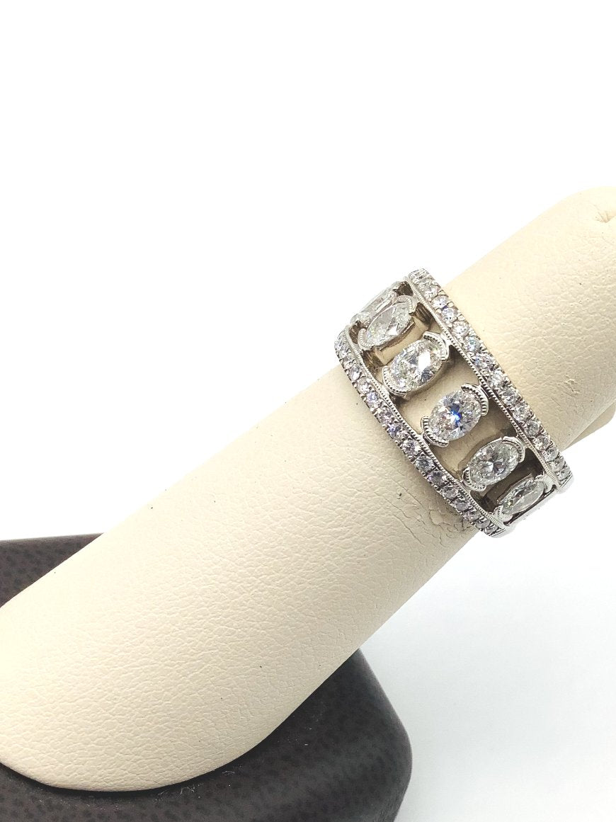 #10089595 OVAL DIAMOND BAND