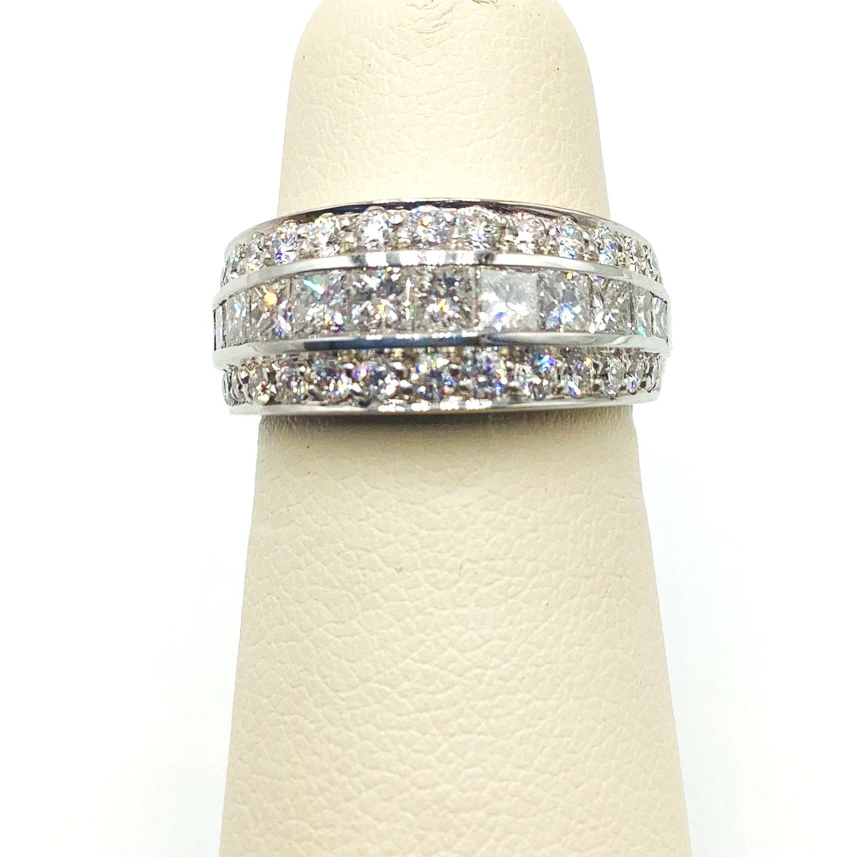 #10084197 3-ROW DIAMOND BAND