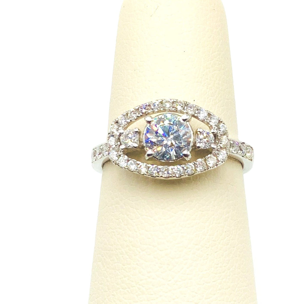 #AK63261 ROUND CENTER STONE DIAMOND RING