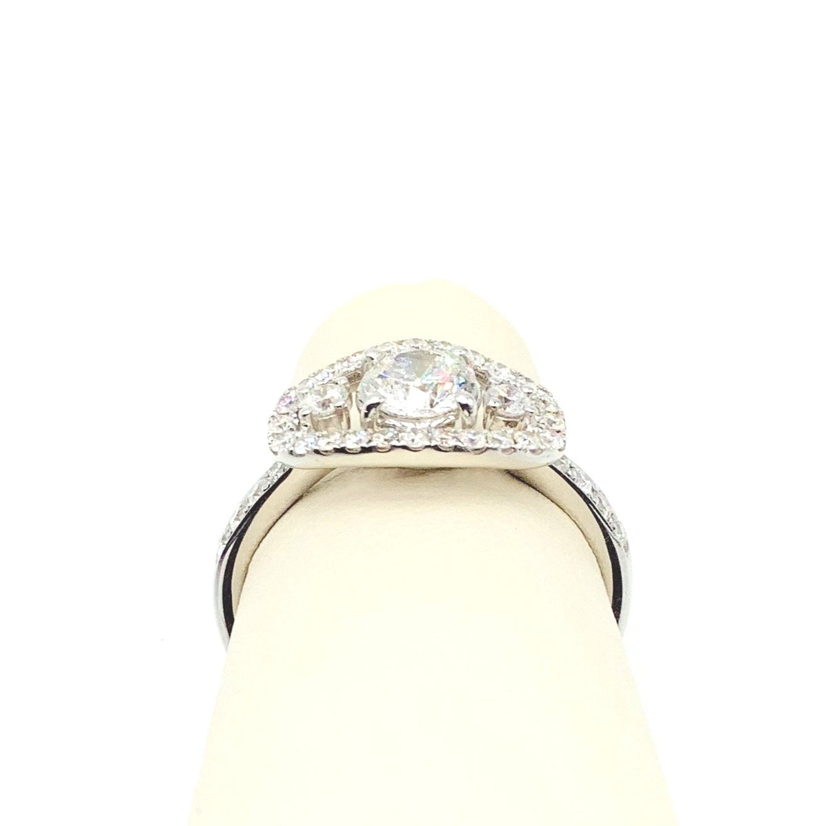 #AK63261 ROUND CENTER STONE DIAMOND RING