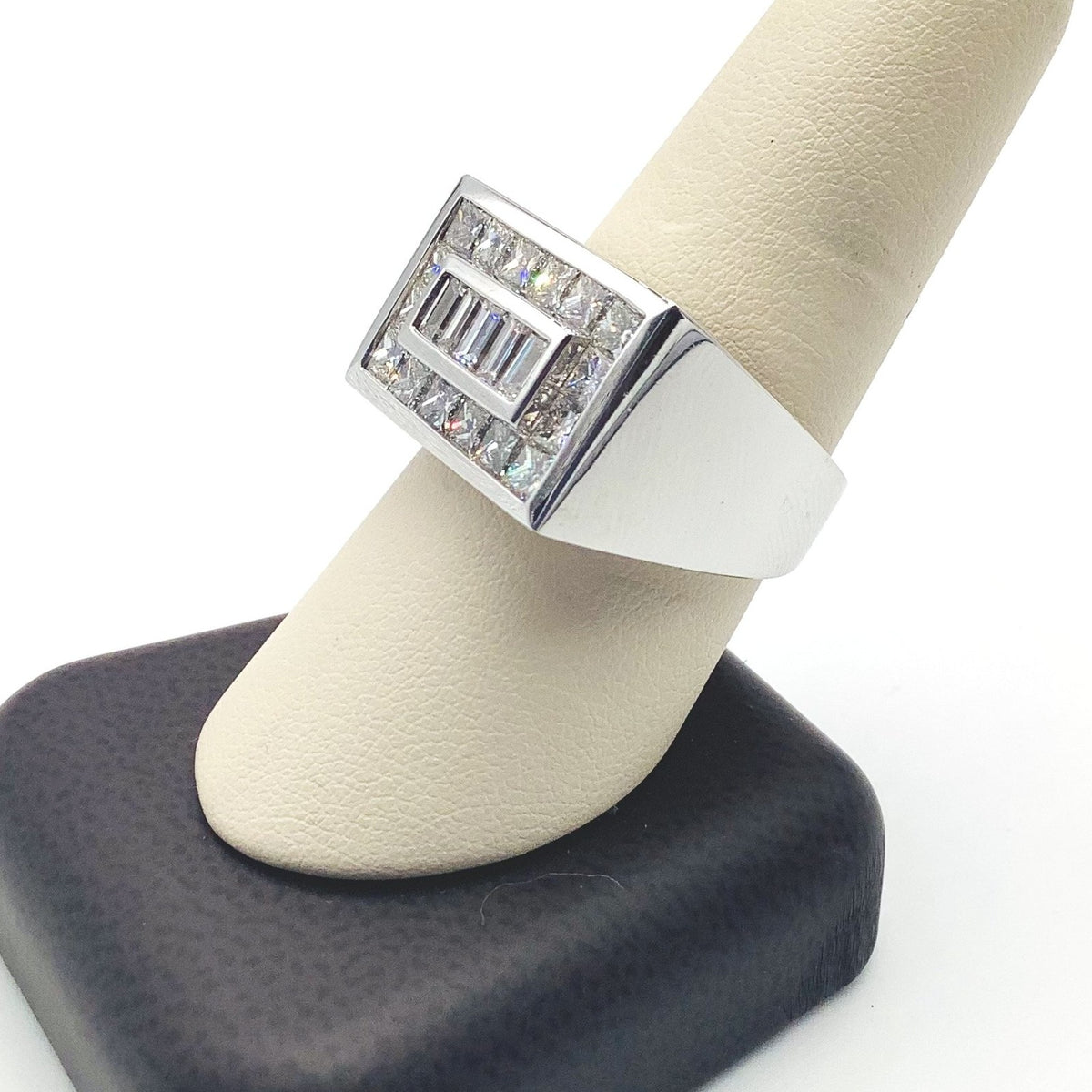 #10104141MEN'S FANCY DIAMOND RING